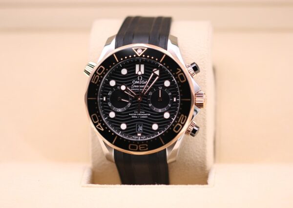 Omega Seamaster Diver 300M Chronograph Black Dial Sedna Gold 210.22.44.51.01.001 – 2022