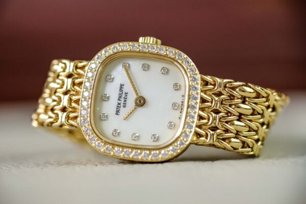 1980's Patek Philippe Ladies Reference 4712/1 - 4712/1