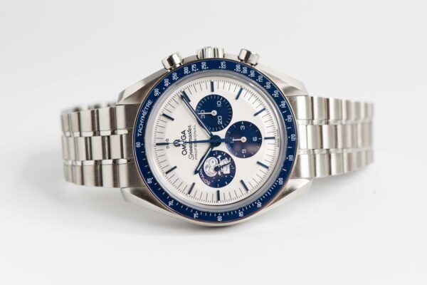 2022 Omega Speedmaster 'Silver Snoopy Award' - 310.32.42.50.02.001