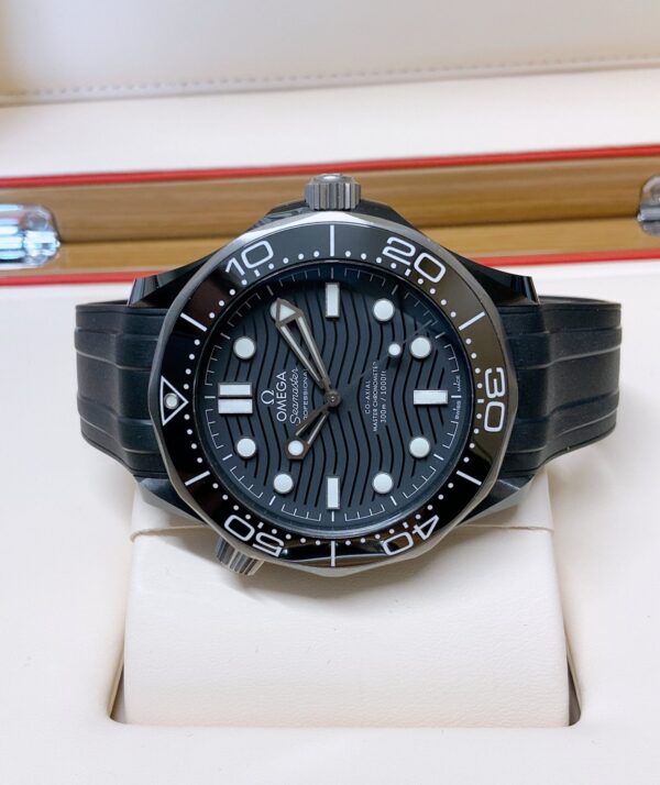 Omega Seamaster Diver 300M Black Ceramic Dial Titanium 43.5mm 210.92.44.20.01.001